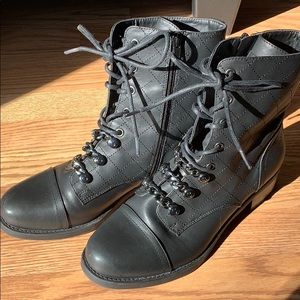 Guess boots